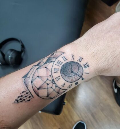 20 Attractive Clock Tattoos for Men - Best Tattoo Designs[2024]