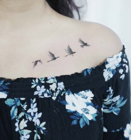 55 Most Attractive Collar Bone Tattoos Designs for Women