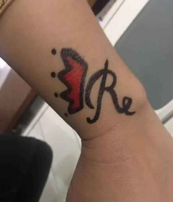 How to make a beautiful and Simple R letter tattoo  Simple R letter tattoo   YouTube