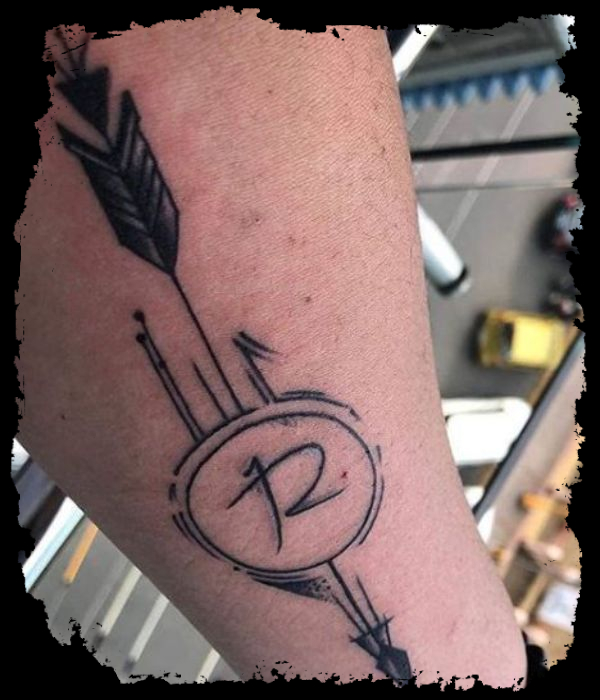R-with-Arrow-Tattoo