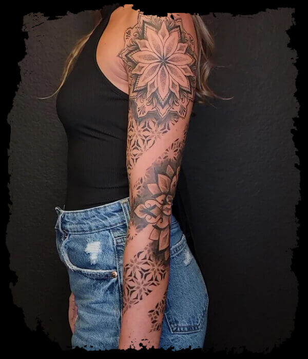 quarter-sleeve-tattoo-women