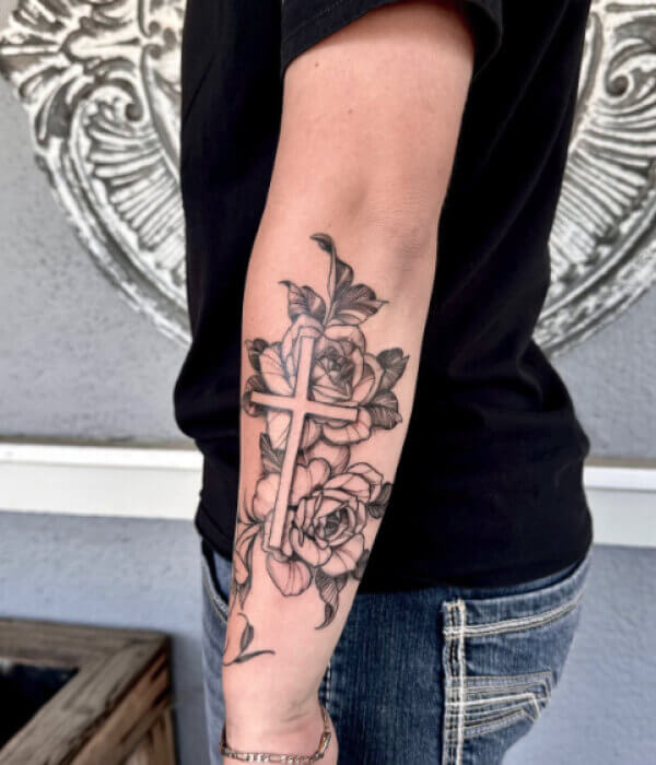 Cross-Arm-Tattoo