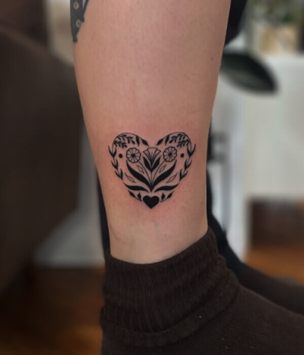 TATTOO-TREND-2025-Tiny-Heart-Pattern