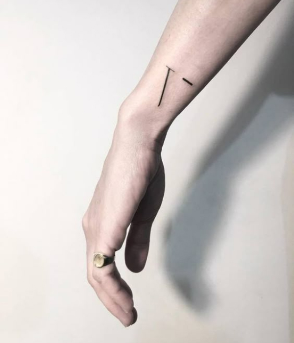 Letter-V-Tattoos-on-Wrist