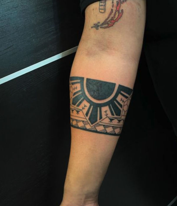 Polynesian-Forearm-Sun-Tattoo