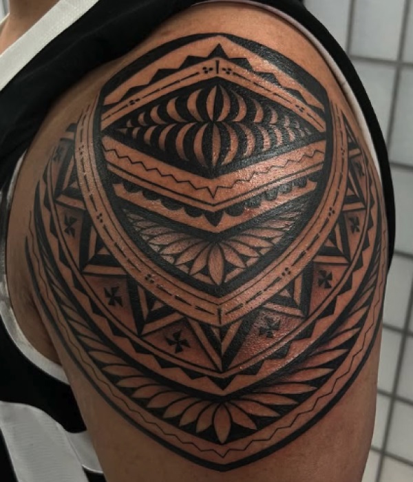 Tongan-Shoulder-Tattoo