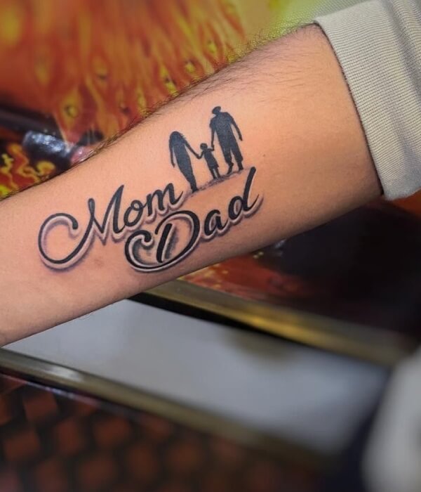 Unique-Mom-Dad-Lettering-Tattoo