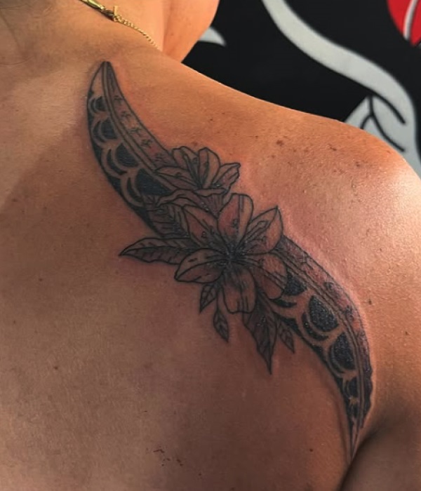 Women-Tongan-Flower-Tattoo