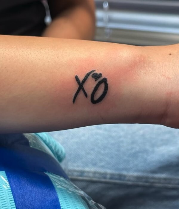 XO-Tattoo-on-Wrist