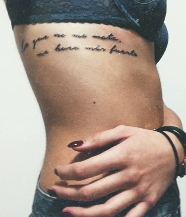 Lo-que-no-me-mata-me-hace-mas-Fuerte-Phrase-Tattoo