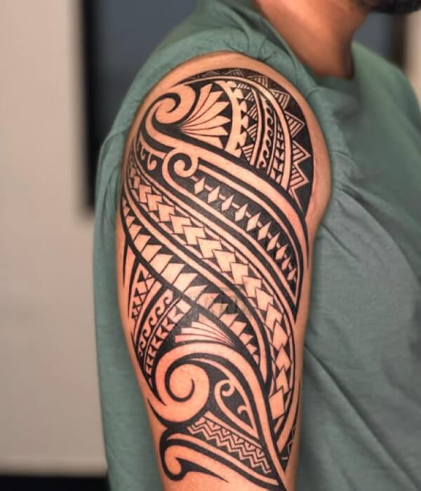 Maori-Tribal-Shoulder-Tattoo