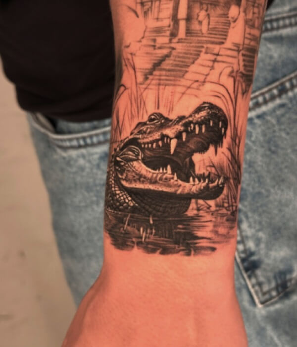 Alligator-Tattoo-with-Intricate-Details